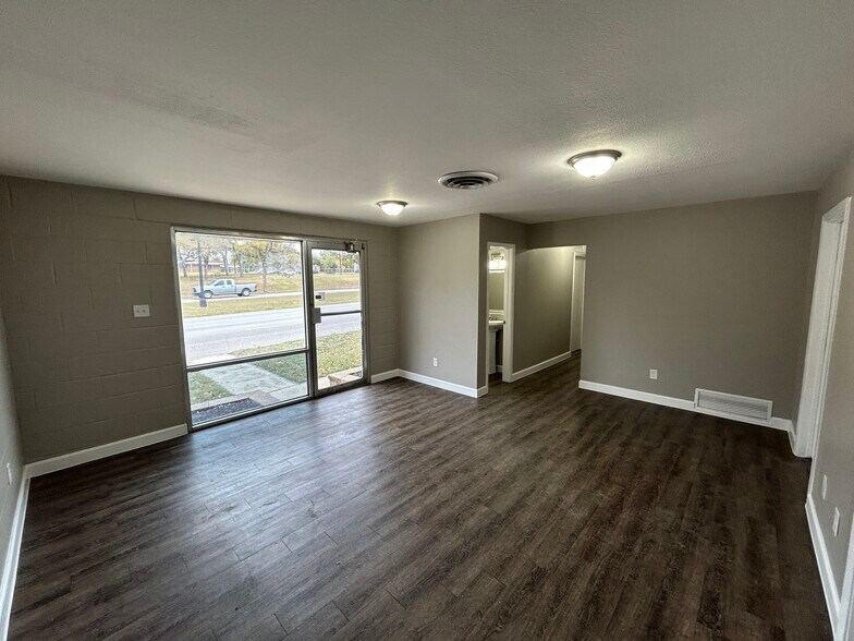 More Photos Of 3120-3122 E Lancaster Ave, Fort Worth Storefront Retail Office For Lease