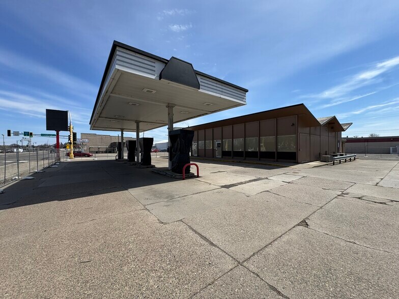 More Photos Of 100 Lindbergh Dr NW, Little Falls Convenience Store For Lease