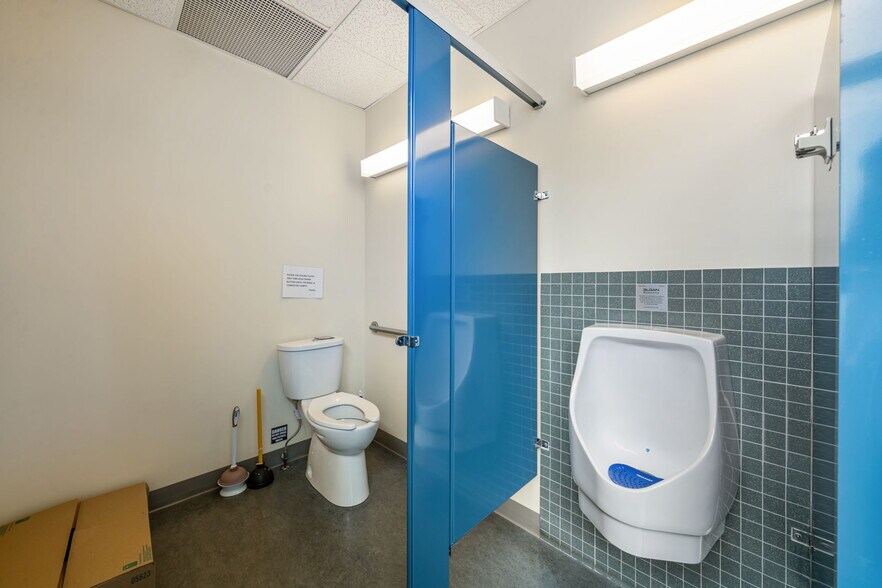 More Photos Of 388 Harbour Rd, Victoria Storefront Retail Office For Sale