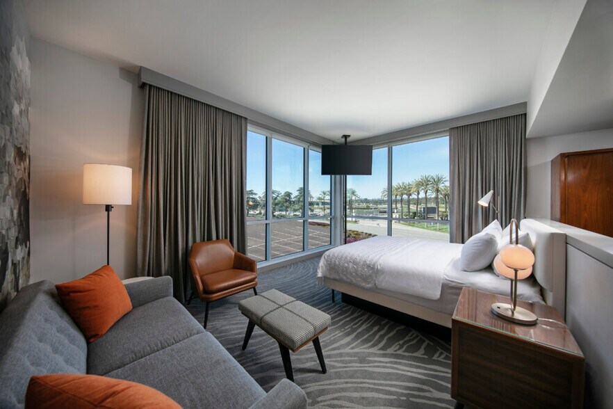 More Photos Of 130 W Huntington Dr, Arcadia Hotel For Sale