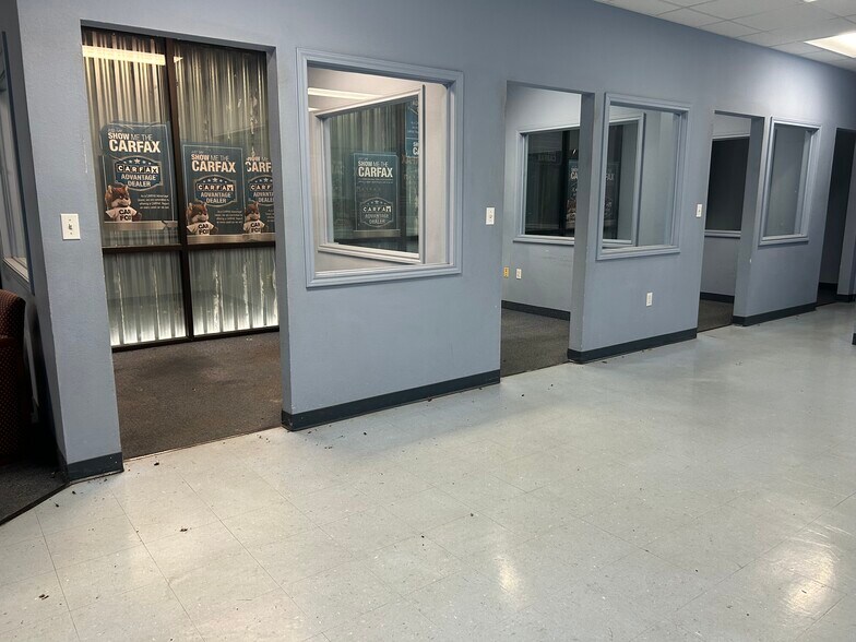 More Photos Of 3420 S Padre Island Dr, Corpus Christi Auto Dealership For Lease