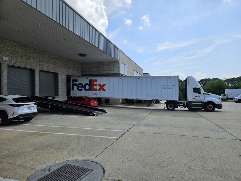 More Photos Of 9406 Gunston Cove Rd, Lorton Warehouse For Lease
