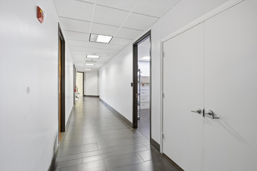 More Photos Of 8527 Pines Blvd, Pembroke Pines Office For Sale
