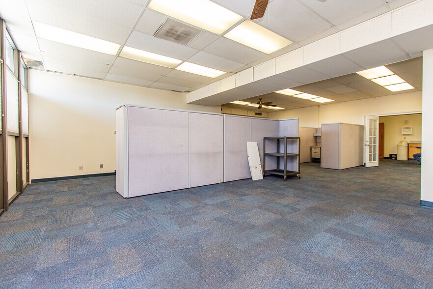 More Photos Of 971 E Broadway Ave, Atwater Office For Lease