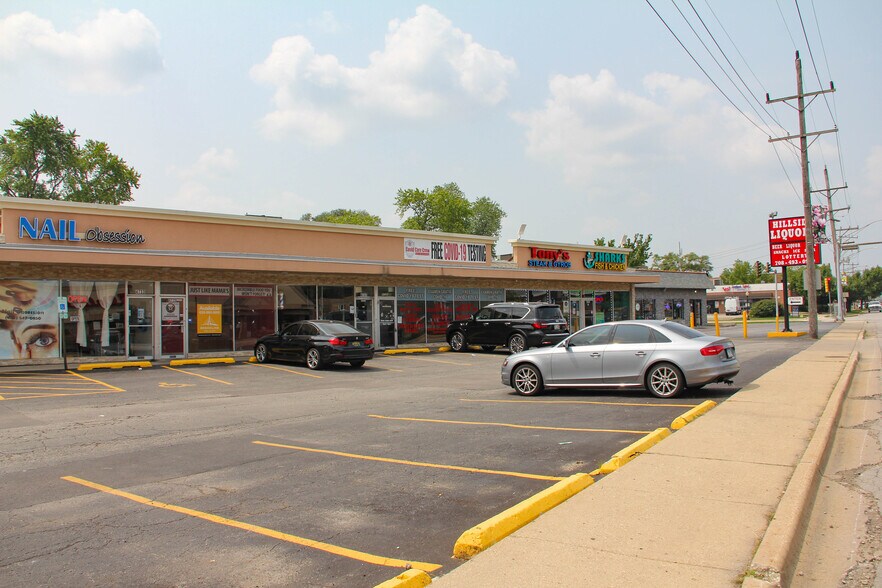 More Photos Of 4731-4743 W Butterfield Rd, Hillside Unknown For Lease