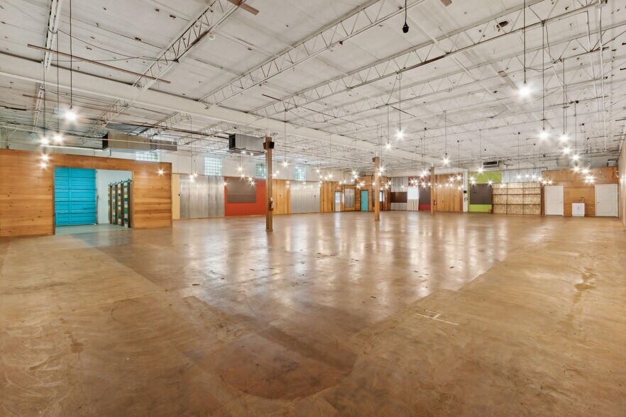 More Photos Of 30 Barber Rd, Macclenny Showroom For Sale