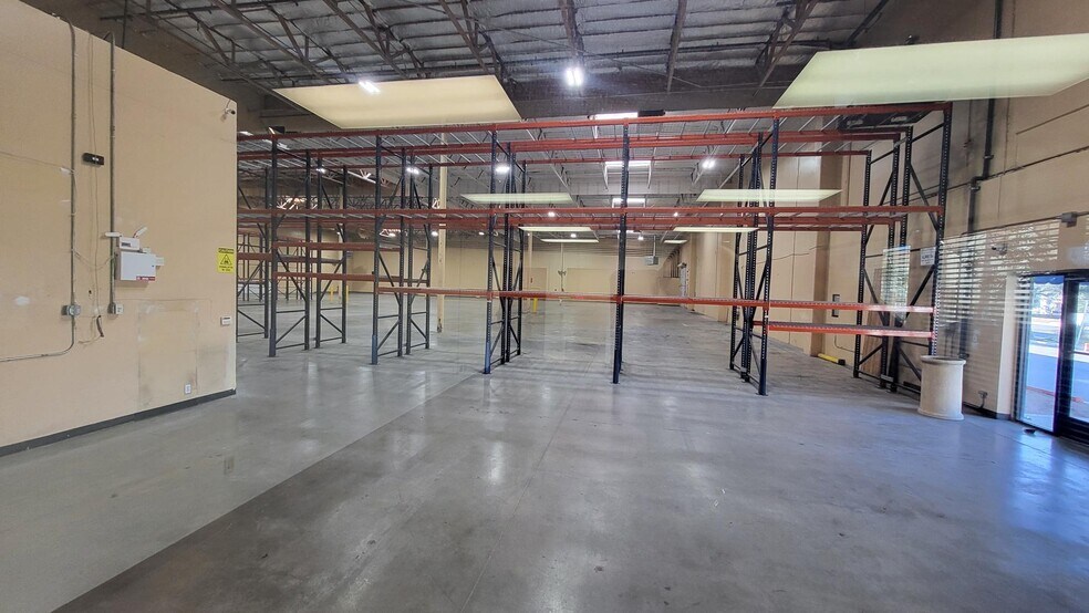 More Photos Of 3325-3326 W Oquendo Rd, Las Vegas Warehouse For Lease
