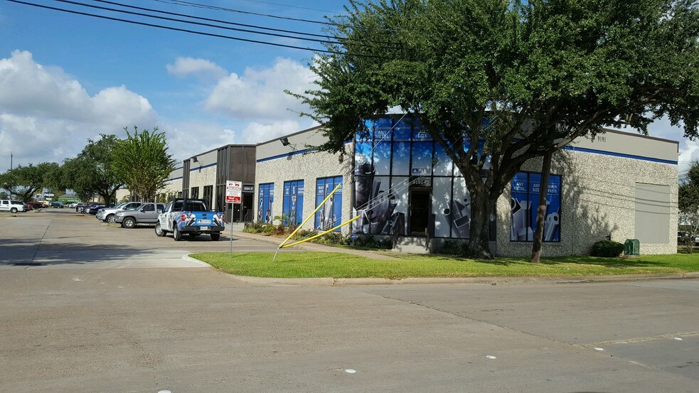 More Photos Of 9189 Winkler Dr, Houston Unknown For Lease
