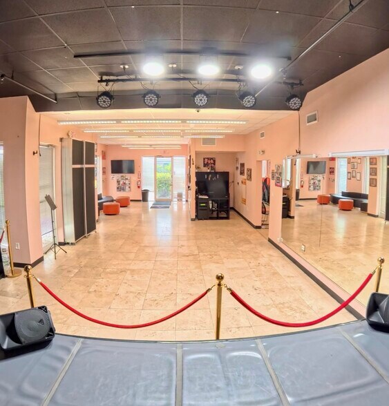 More Photos Of 200 E Dania Beach Blvd, Dania Beach Storefront Retail Residential For Lease