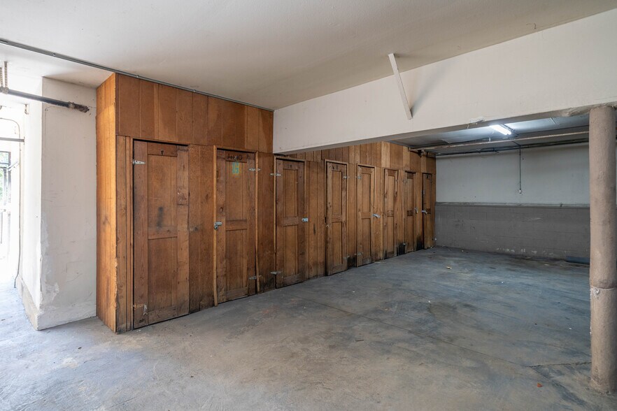 More Photos Of 7437 Haskell Ave, Van Nuys Apartments For Sale