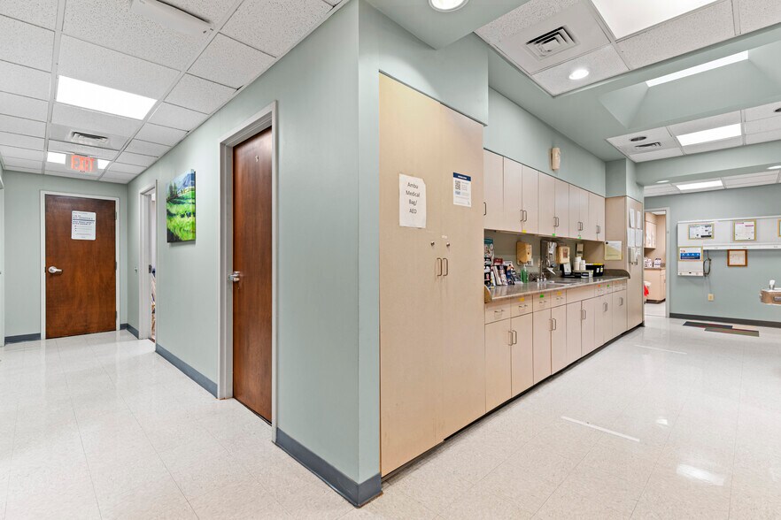 More Photos Of 1005 W Market St, Athens Healthcare For Sale