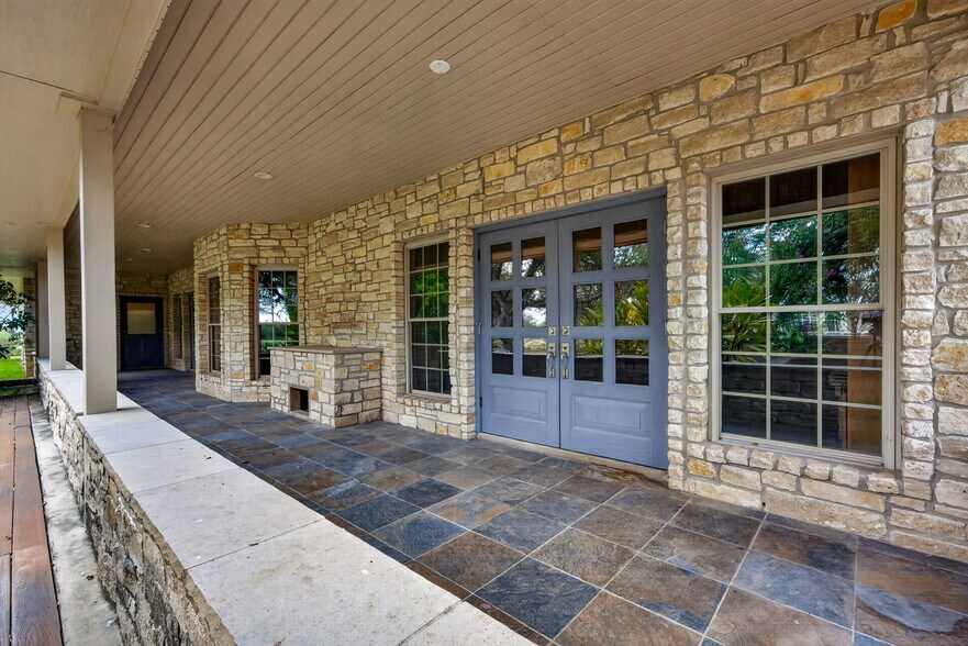 More Photos Of 2234 Highway 90 w, Castroville Flex For Sale