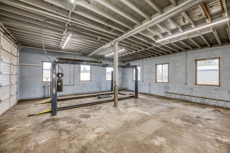 More Photos Of 452 SE Main St, Willamina Auto Repair For Sale