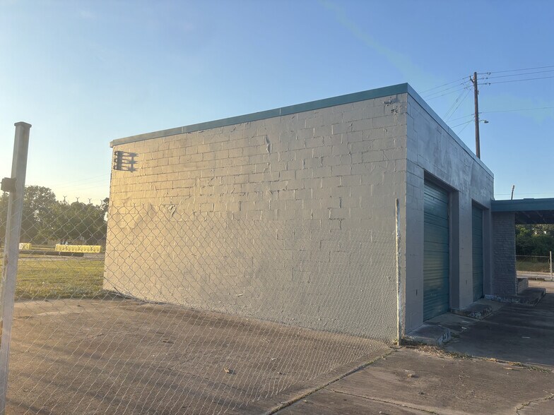 More Photos Of 10039 Homestead Rd, Houston General Retail For Lease