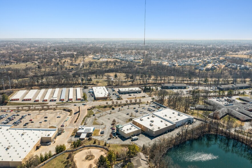 More Photos Of 7521-7531 Watson Rd, Saint Louis Department Store For Sale