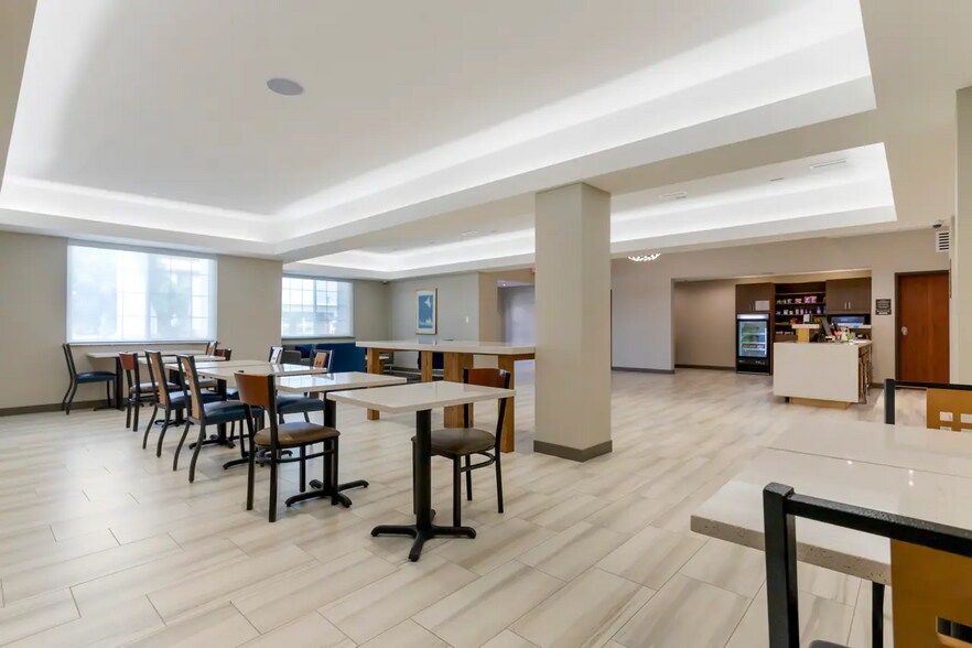 More Photos Of 3031 Military Blvd, Muskogee Hotel For Sale