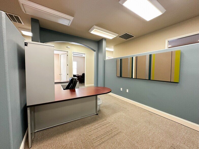 More Photos Of 170 Fitzgerald Rd, Lakeland Office For Lease