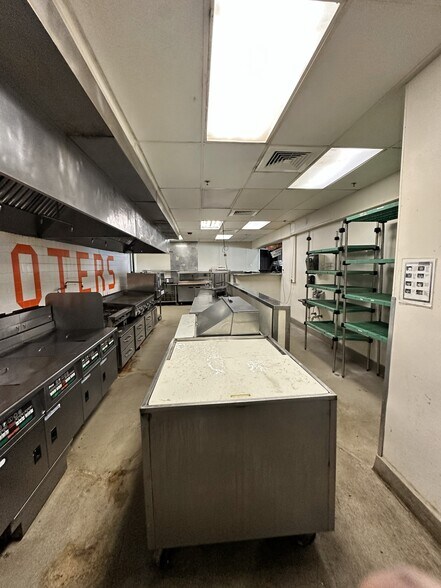More Photos Of 850 Interstate 10 S, Beaumont Restaurant For Sale