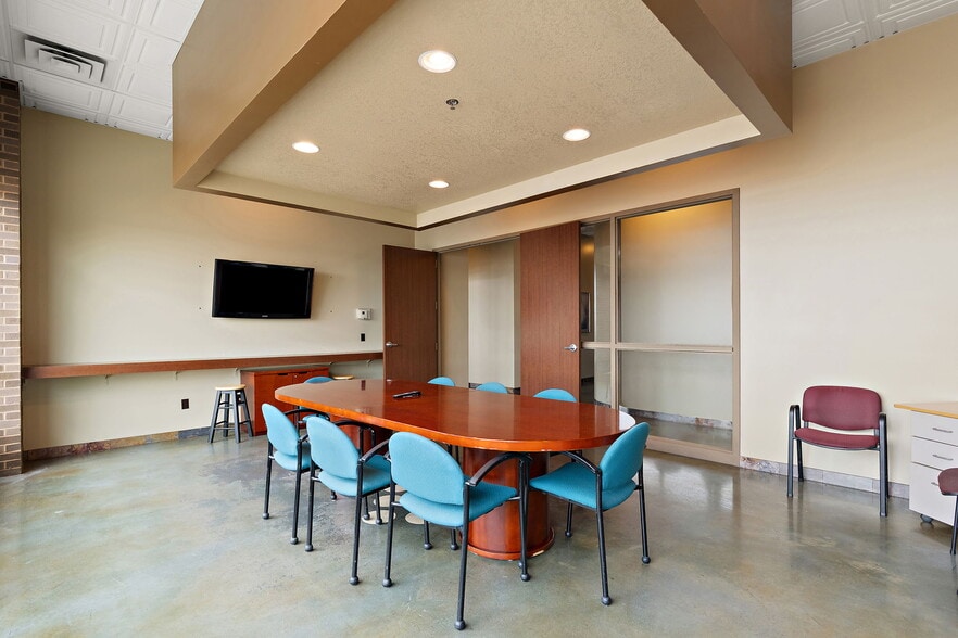 More Photos Of 4100 Shoreline Dr, Spring Park Apartments For Sale
