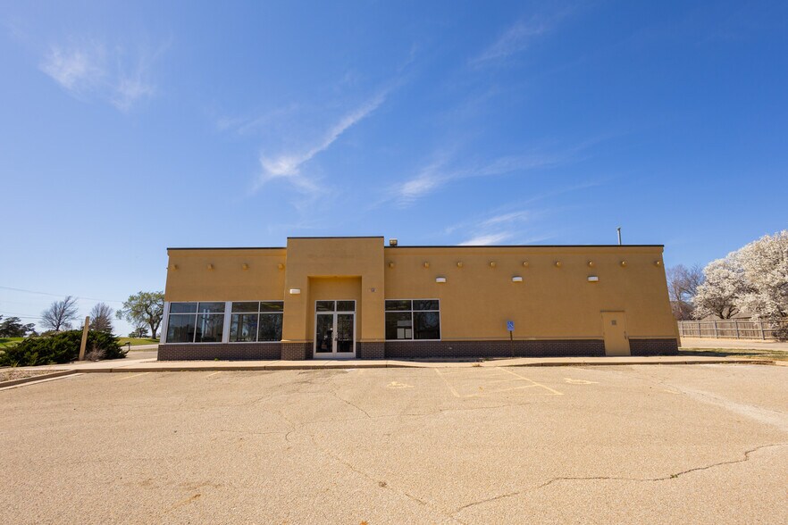 More Photos Of 1403 W 8th St, Wellington Fast Food For Sale