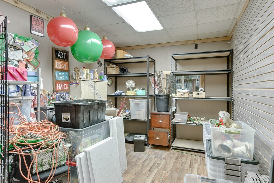 More Photos Of 110 W Reichmuth Rd, Valley Freestanding For Sale