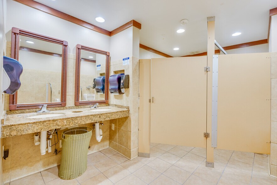More Photos Of 3162 S Atlantic Ave, Daytona Beach Shores Restaurant For Sale