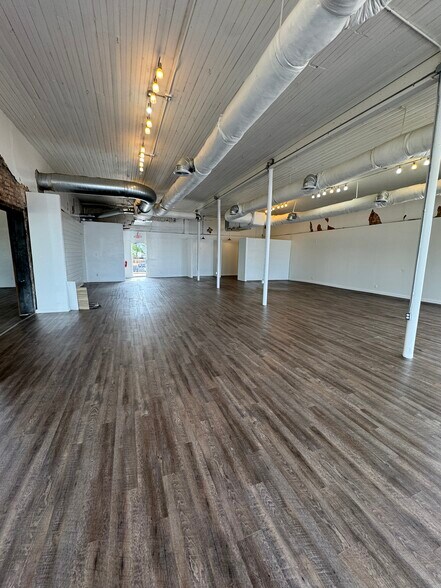 More Photos Of 115 S Goliad St, Rockwall Storefront Retail Office For Lease