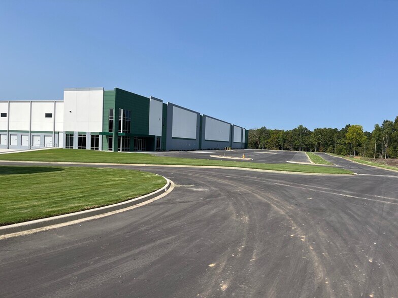 More Photos Of Hunter Industrial Park, Laurens Distribution For Lease