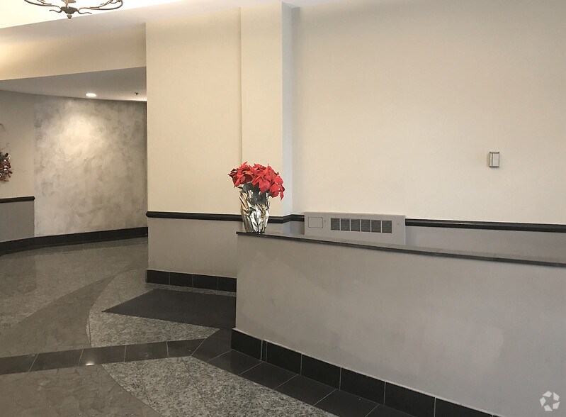 More Photos Of 1201 Harmon Pl, Minneapolis Office For Lease