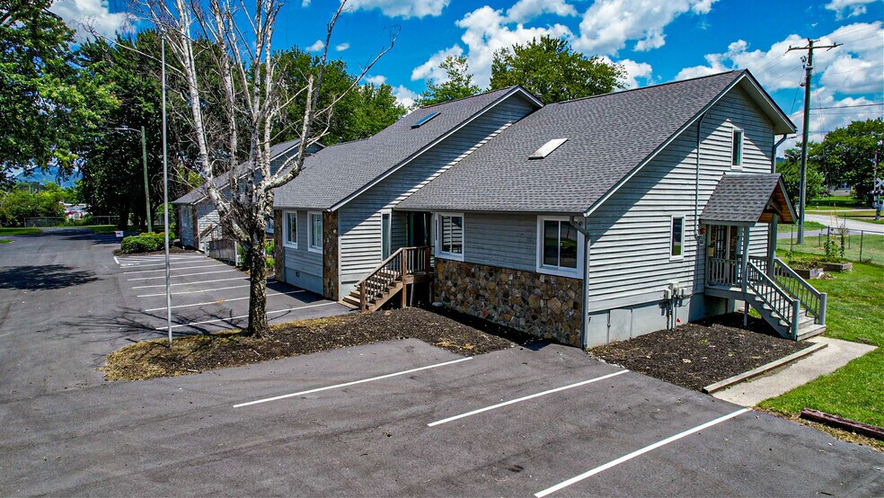 More Photos Of 5030 Hendersonville Rd, Fletcher Office For Sale