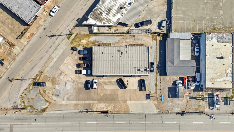 More Photos Of 1024 Decker Dr, Baytown General Retail For Sale