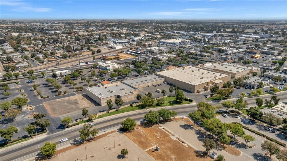 More Photos Of 580 N 11th Ave, Hanford Freestanding For Lease