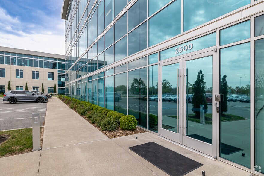 More Photos Of 2600 NE 11th St, Bentonville Office For Lease