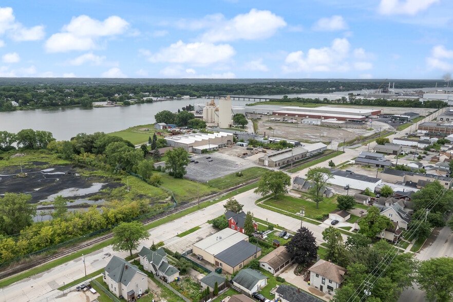 More Photos Of 1138 State St, Green Bay Warehouse For Sale