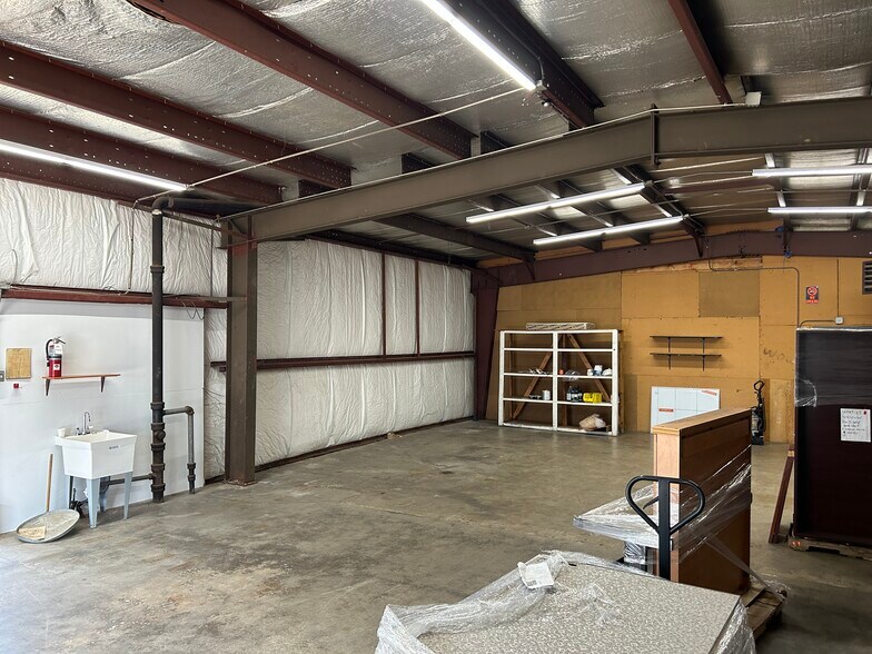 More Photos Of 2430 Pennsylvania Ave, Madison Warehouse For Lease