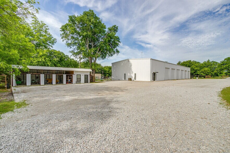 Primary Photo Of 1600 FM 3433, Newark Warehouse For Sale