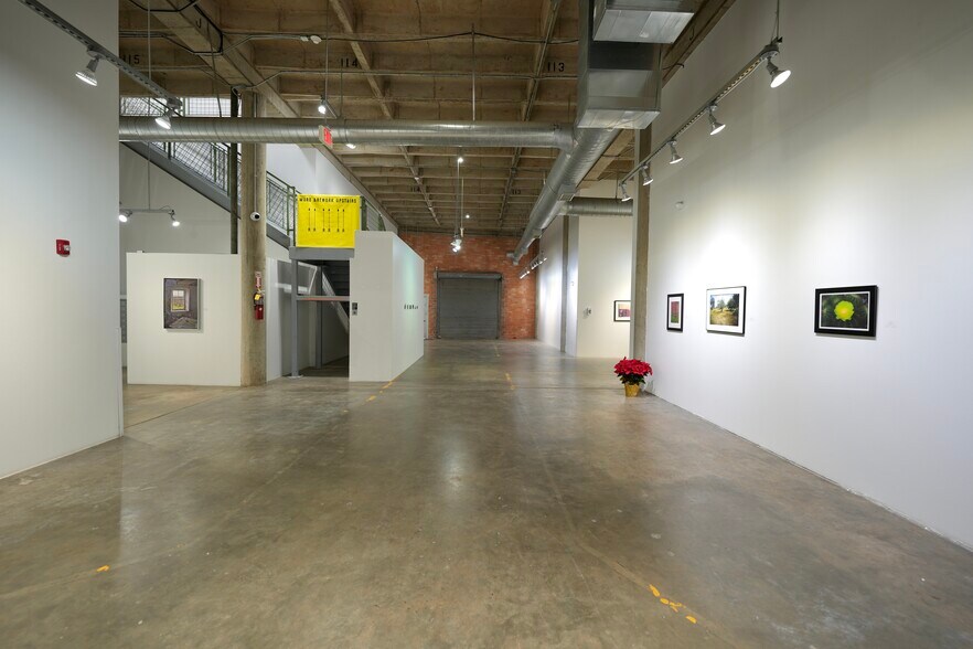 More Photos Of 1824 Spring St, Houston Showroom For Lease