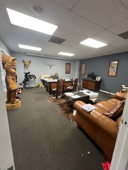 More Photos Of 1985 Oakland Park Ave, Columbus Warehouse For Lease