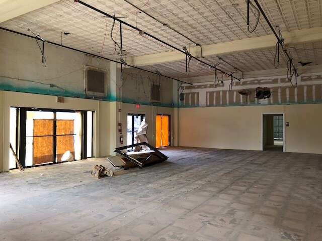 More Photos Of 801 8th Ave W, Palmetto Showroom For Lease