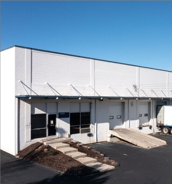 Primary Photo Of 11675-11679 Chesterdale Rd, Springdale Warehouse For Lease