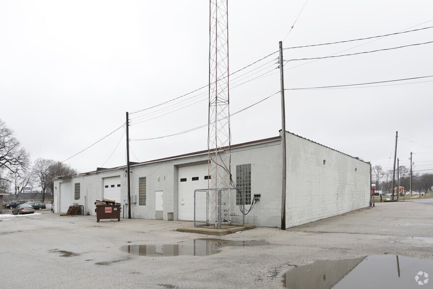 More Photos Of 1387 E Laketon Ave, Muskegon Storefront Retail Office For Sale