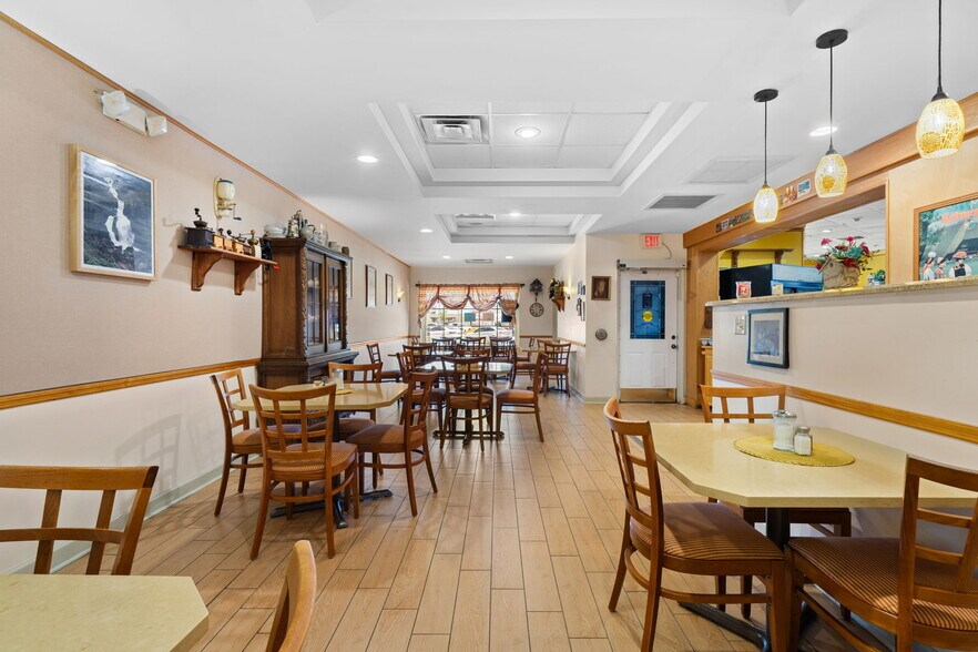 More Photos Of 2909-2911 E Commercial Blvd, Fort Lauderdale Storefront Retail Residential For Sale