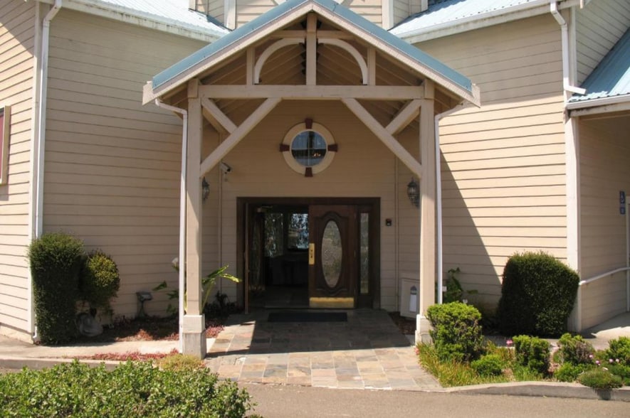 More Photos Of 1005 S Main St, Fort Bragg Hotel For Sale