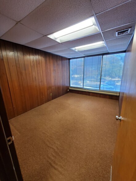 More Photos Of 2631 Merrick Rd, Bellmore Office For Lease