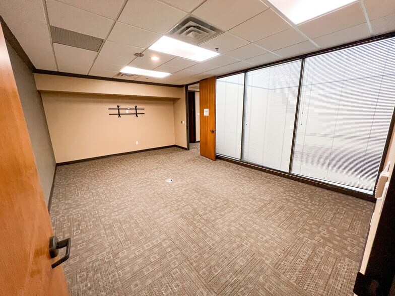 More Photos Of 3510 N A St, Midland Office For Lease