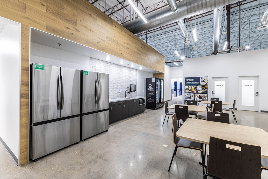 More Photos Of 700 E Plano Pky, Plano Warehouse For Lease
