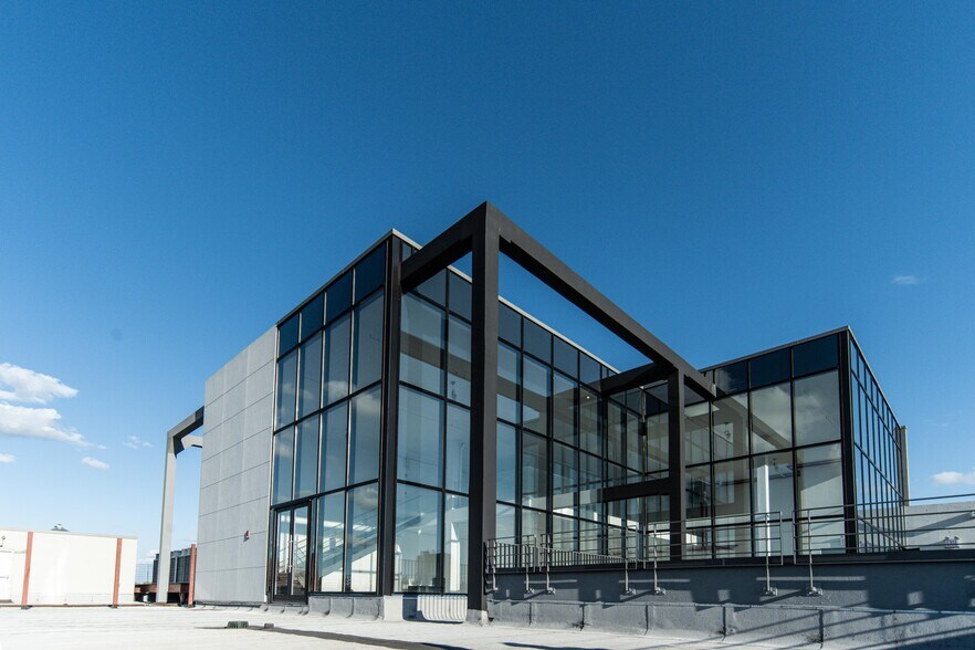 More Photos Of 3710 Queens Blvd, Long Island City Storefront Retail Office For Lease