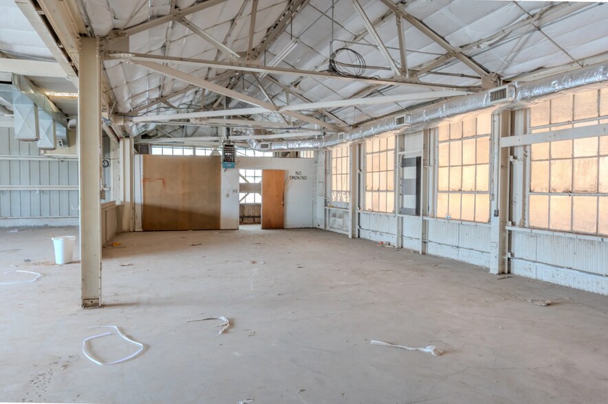 More Photos Of 6941 Commerce Ave, El Paso Warehouse For Sale