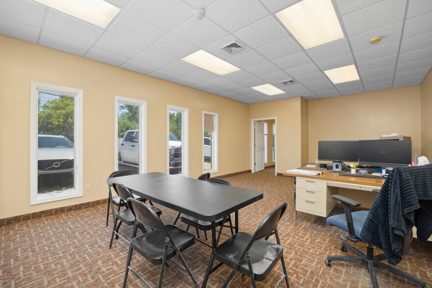 More Photos Of 1200 S Hartshorn Rd, Lakeside Marblehead Warehouse For Sale