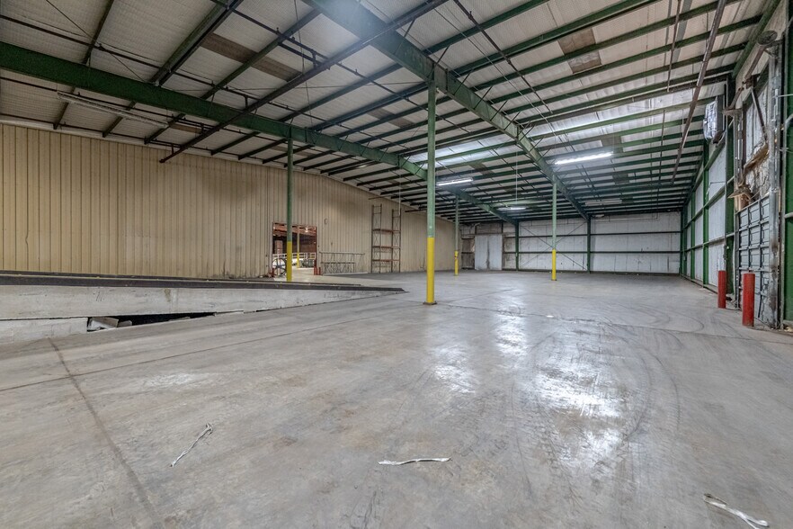 More Photos Of 4612 Richard Ave, Alexandria Warehouse For Lease